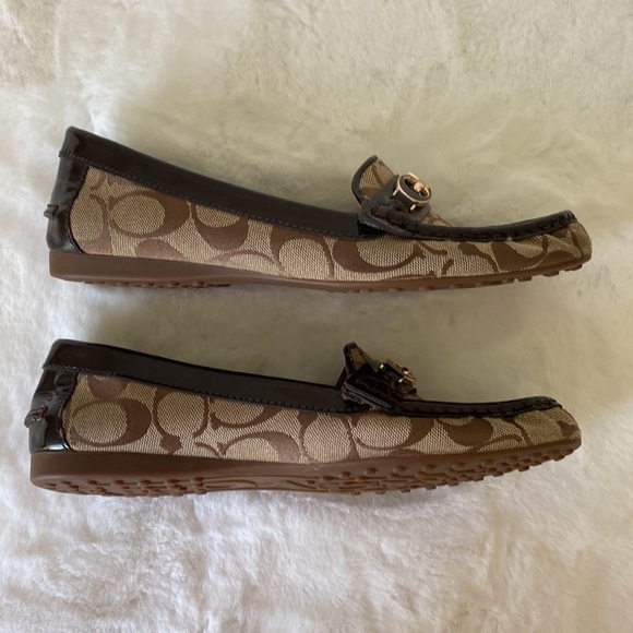 COACH Tan & Brown Signature Print Fortunata Driving Shoe/ Loafer Size 6.5 - Picture 8 of 9